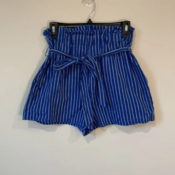 Women's Everly Blue & White Pinstripe Cotton Casual High Waist Pocket Shorts - Picture 3 of 9
